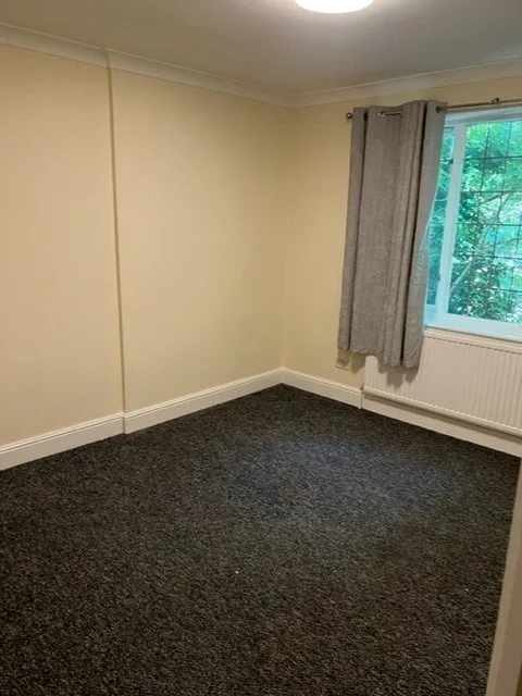 Flat Ravenscroft Avenue in Greater London