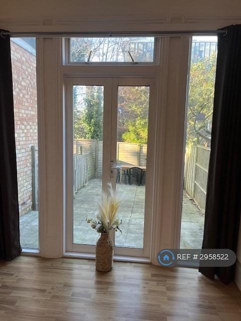 Flat Windsor Road in Greater London