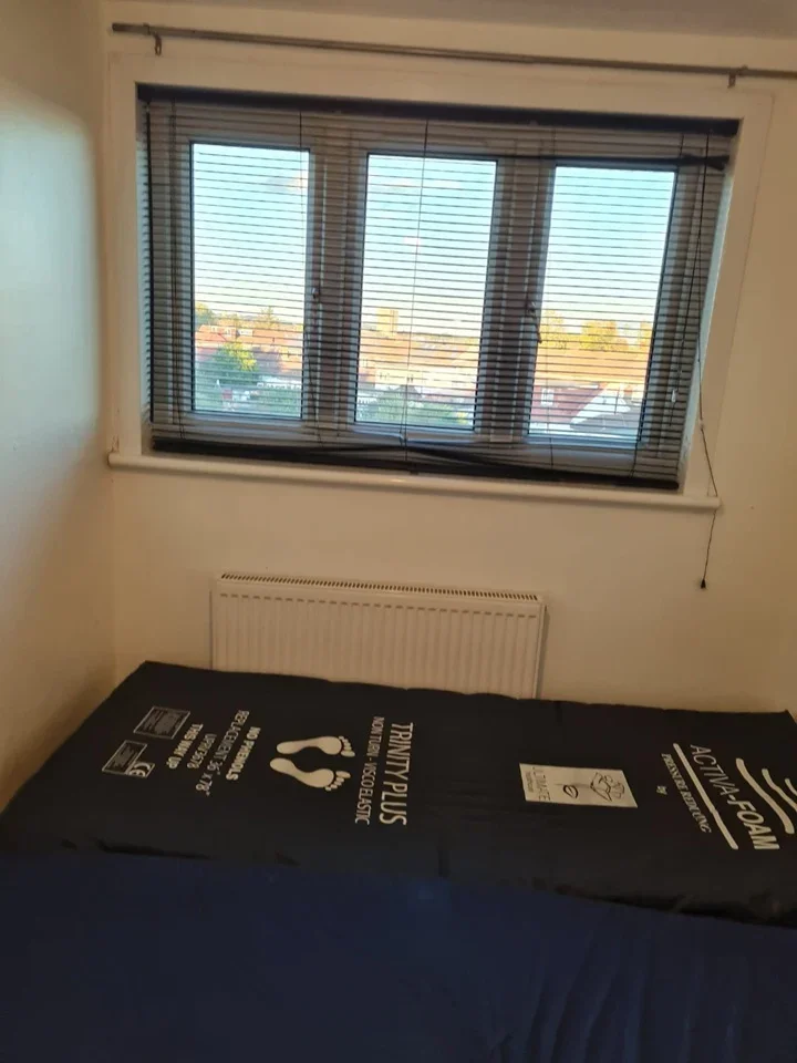 Room Chadwell Heath Lane in Greater London