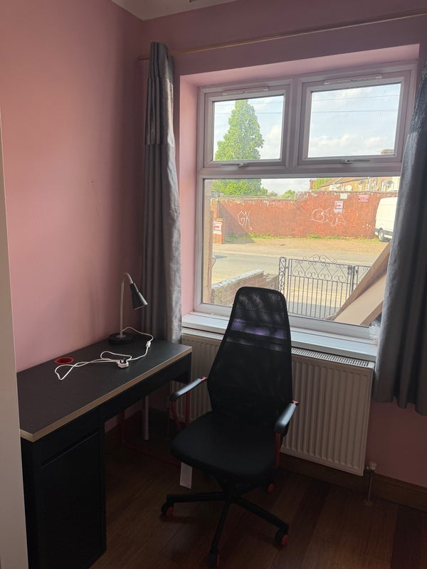 Room Kempton Road in Greater London
