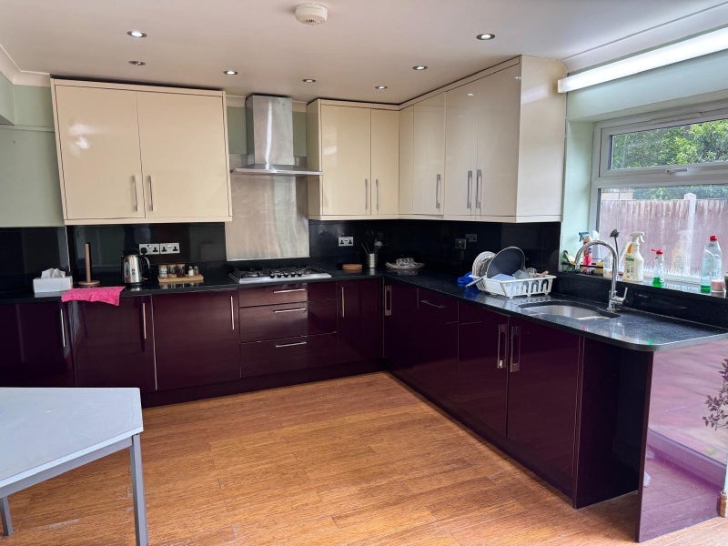 Room Kempton Road in Greater London