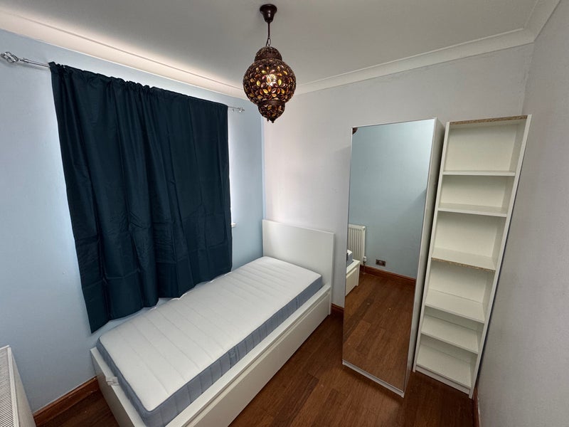 Room Kempton Road in Greater London