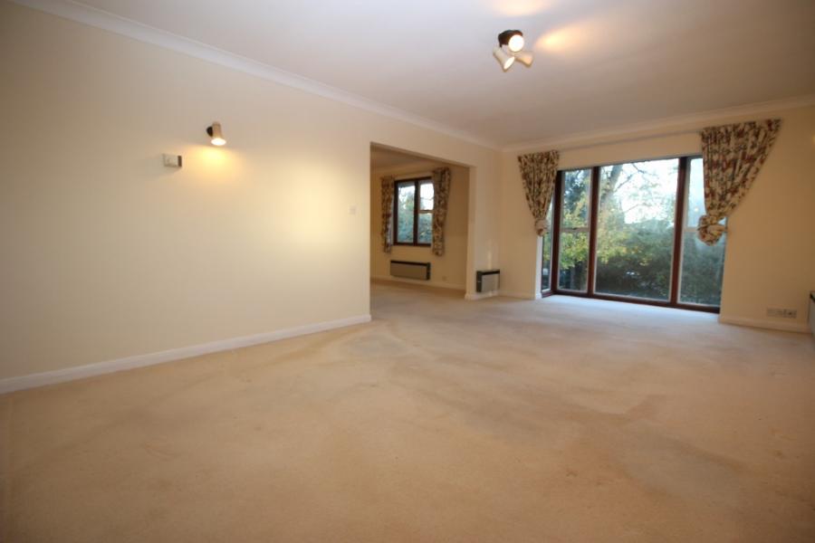 Flat Amersham Hill in High Wycombe