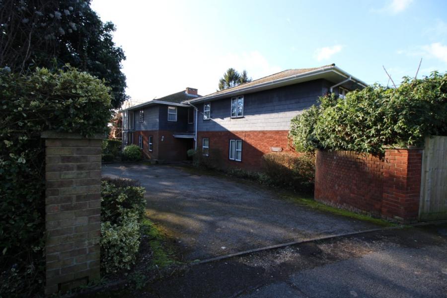 Flat Amersham Hill in High Wycombe