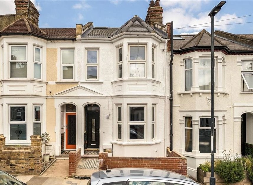 House Lucknow Street in Greater London