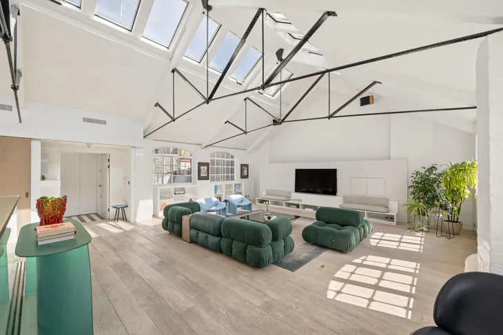 Flat Wardour Street in City of Westminster