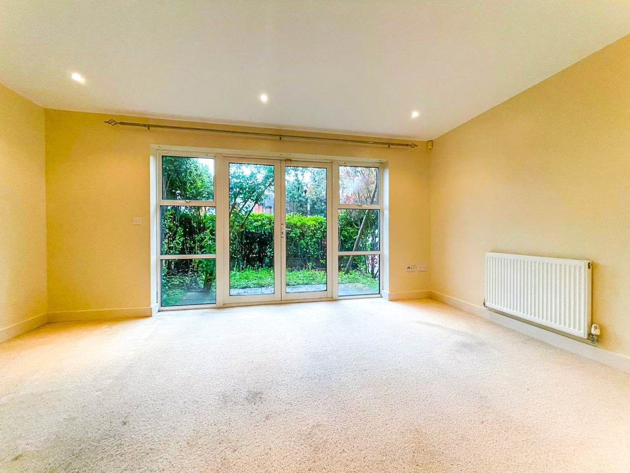 Flat Victoria Road in Ferndown