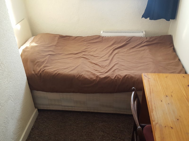 Room New North Road in Greater London