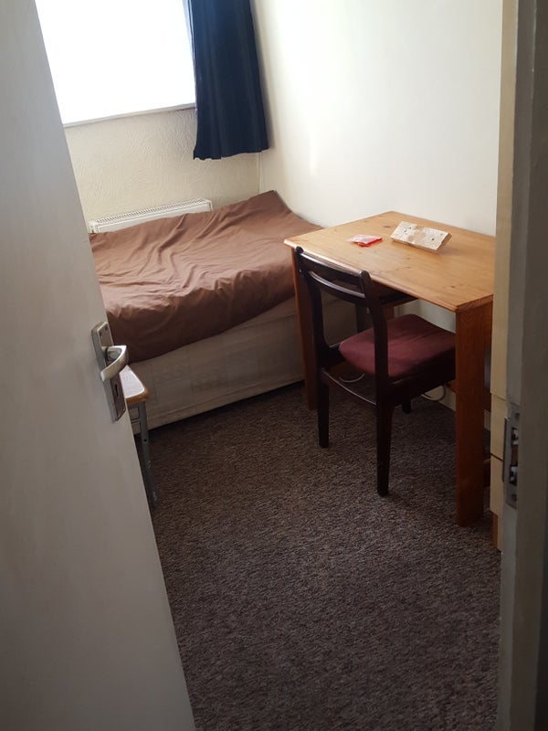 Room New North Road in Greater London