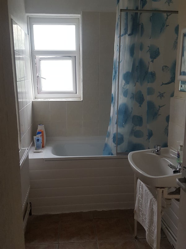 Room New North Road in Greater London