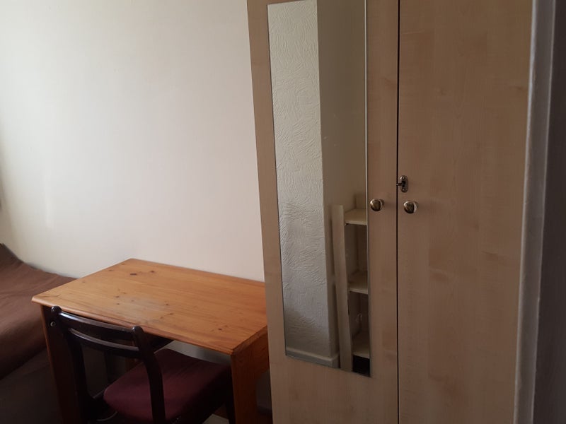 Room New North Road in Greater London