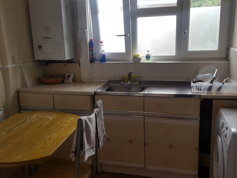 Room New North Road in Greater London