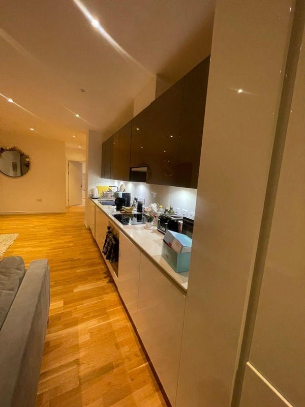 Room Sunrise Close in Greater London