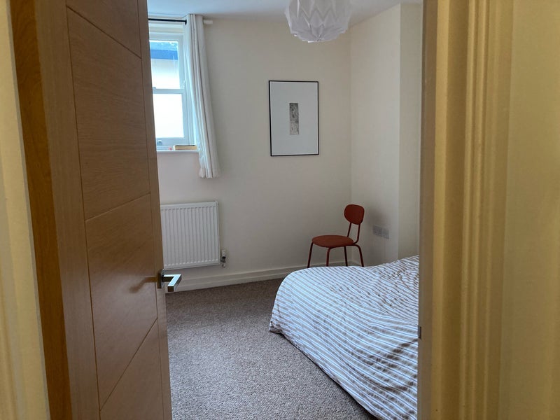 Flat Roding Road in Greater London