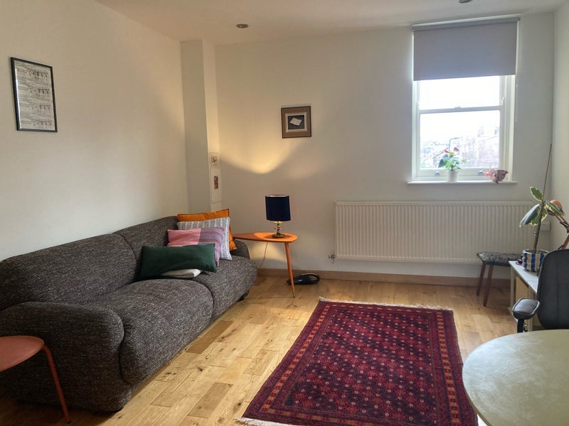 Flat Roding Road in Greater London