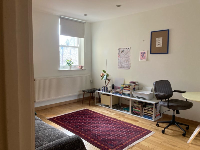 Flat Roding Road in Greater London
