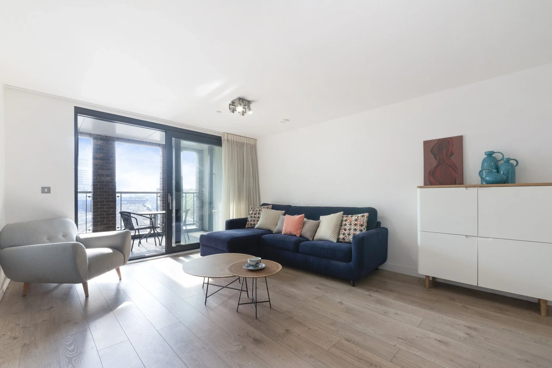 Flat Williamsburg Plaza in Greater London
