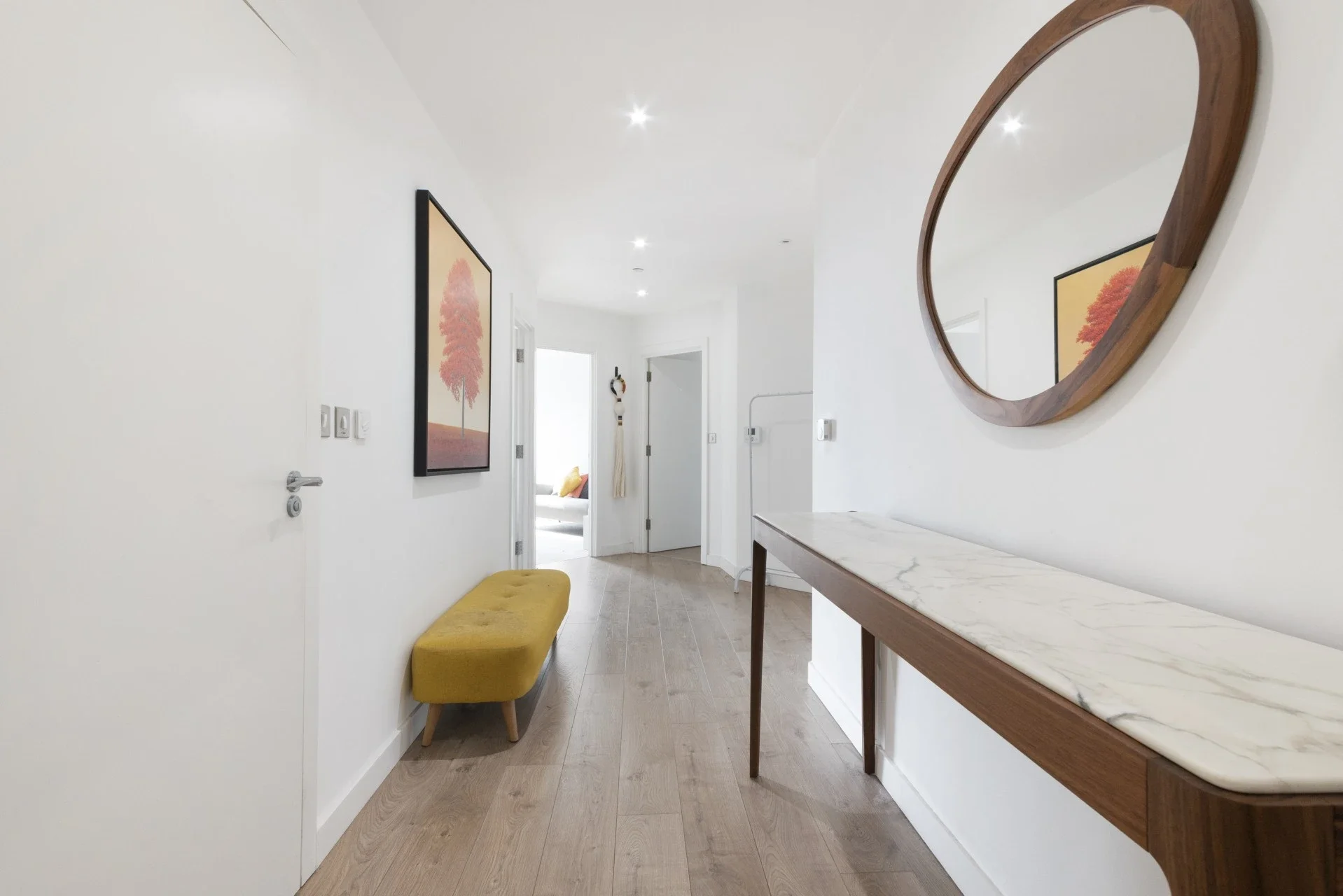 Flat Williamsburg Plaza in Greater London