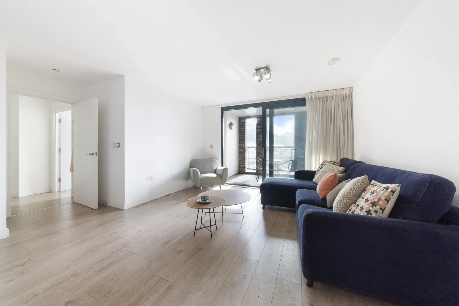 Flat Williamsburg Plaza in Greater London