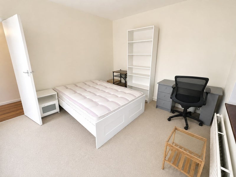 Room Provence Street in Greater London