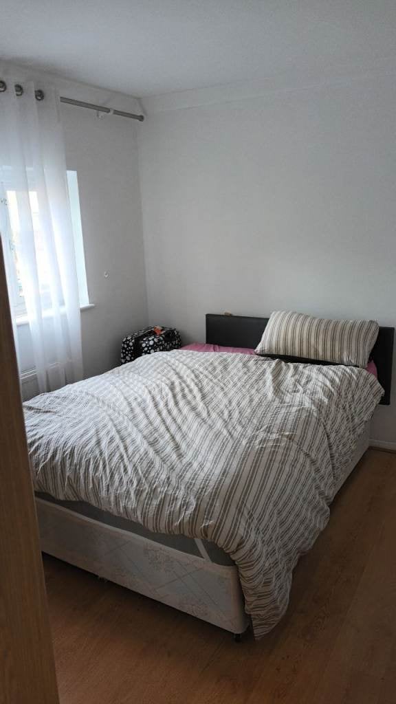 Flat Genever Close in Greater London