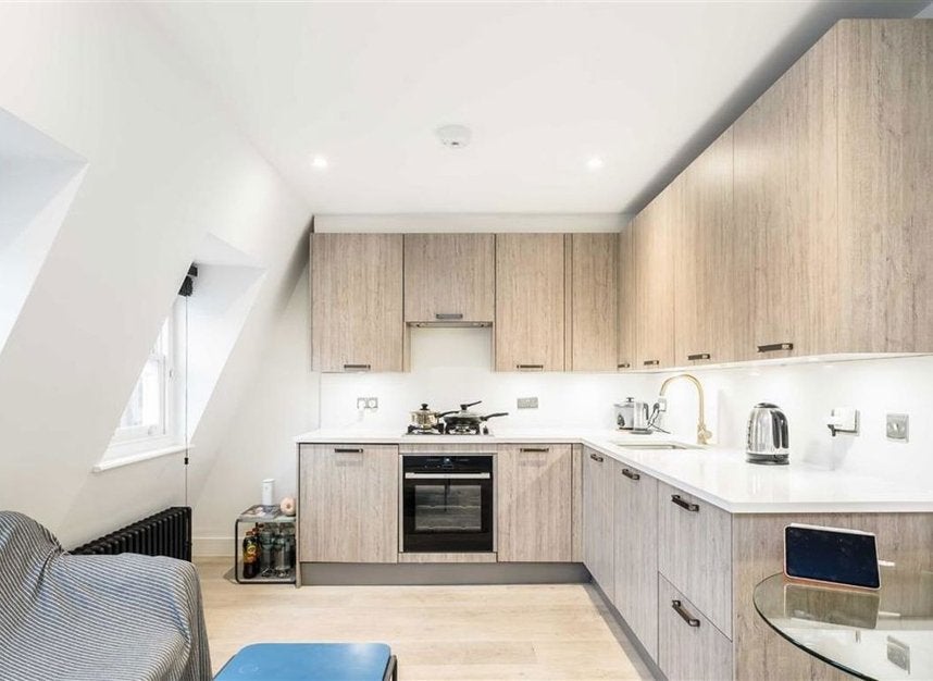 Flat Charlotte Street in Greater London