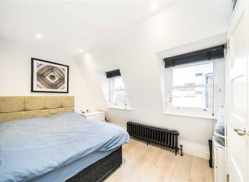 Flat Charlotte Street in Greater London