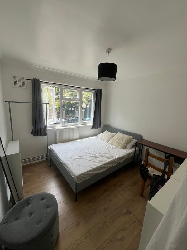 Room Bowling Green Walk in Greater London