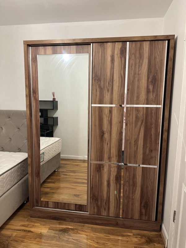 Room Fraser Road in Greater London