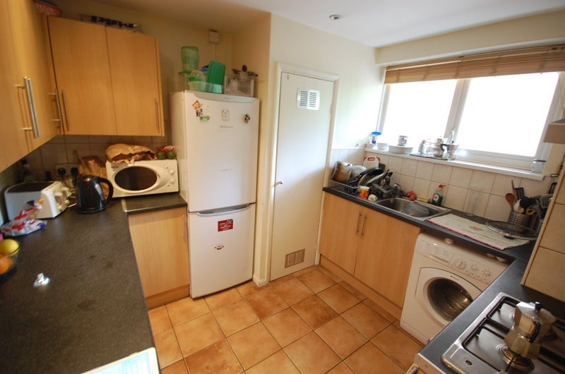 Room Westhouse Close in Greater London