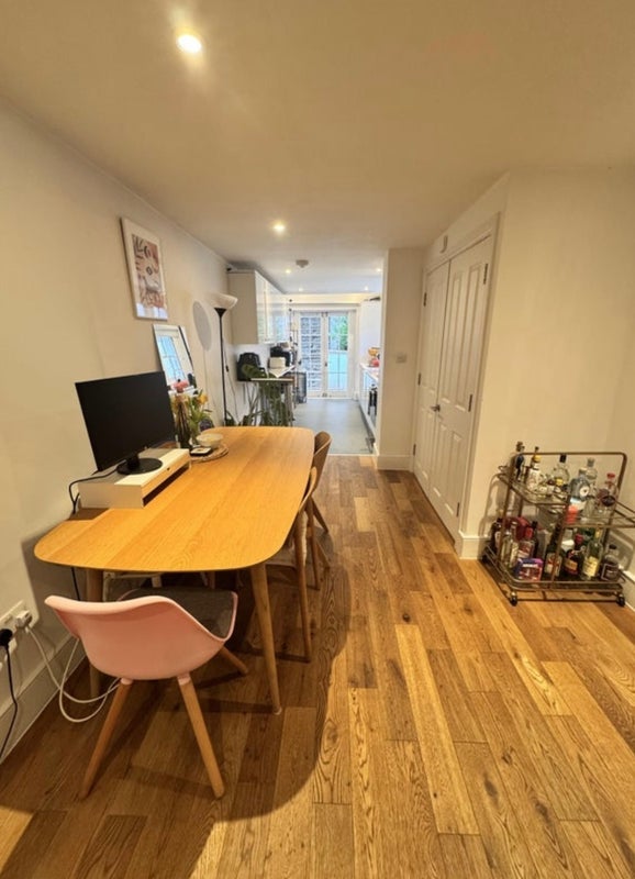 Room Englefield Road in Greater London