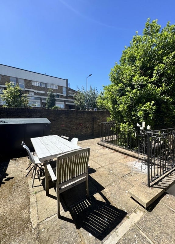 Room Englefield Road in Greater London