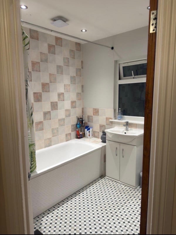 Room Montrave Road in Greater London