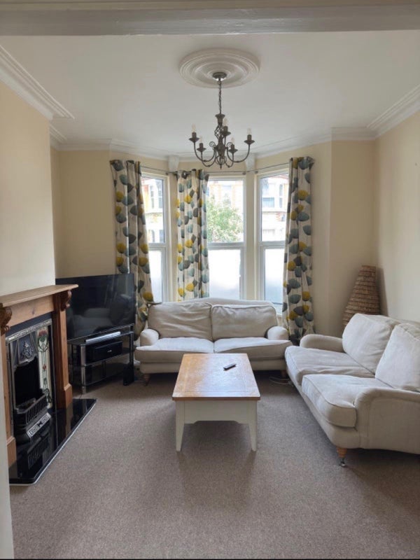 Room Montrave Road in Greater London