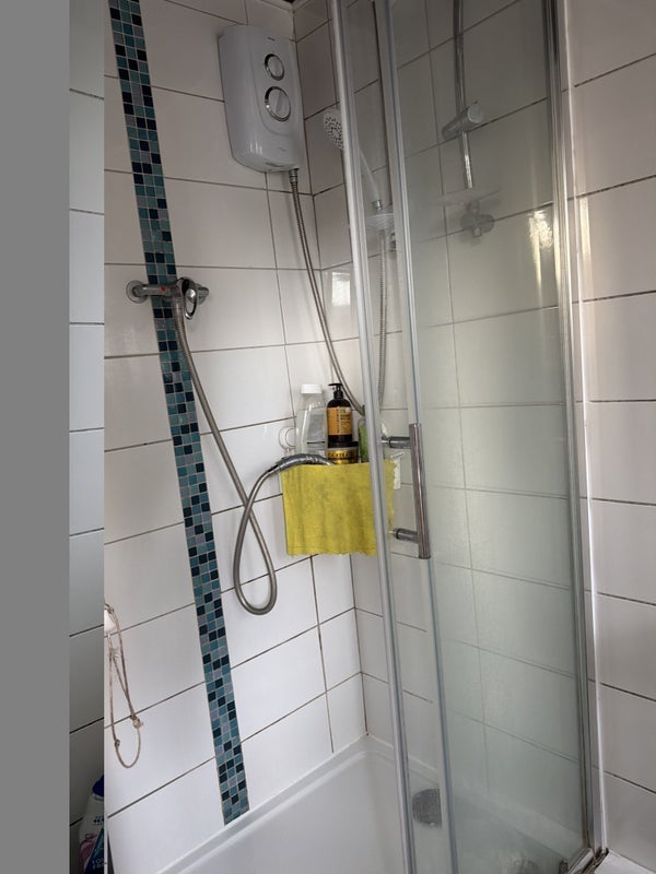 Room Oak Way in Crawley