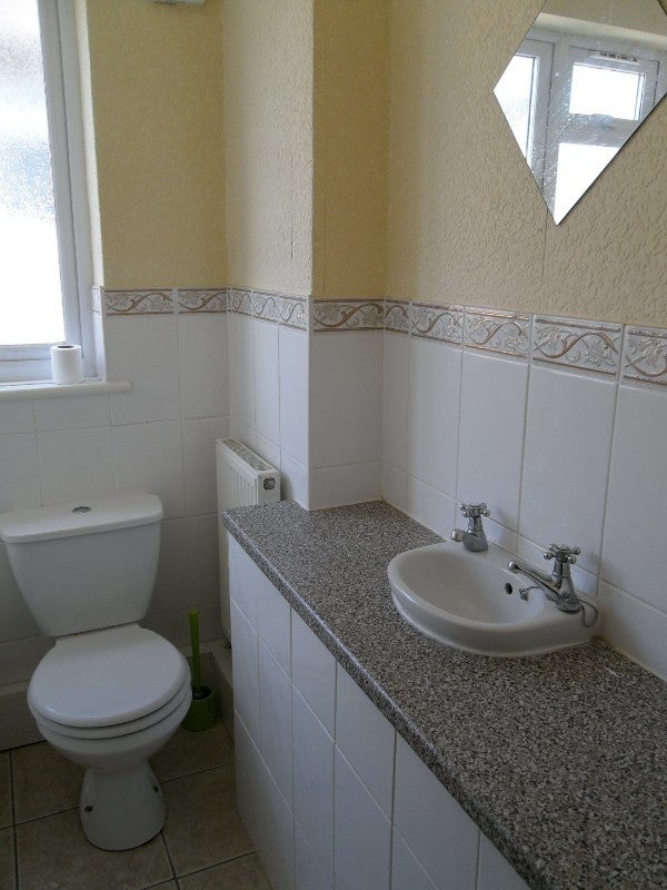 Flat Brunswick Gardens in Greater London