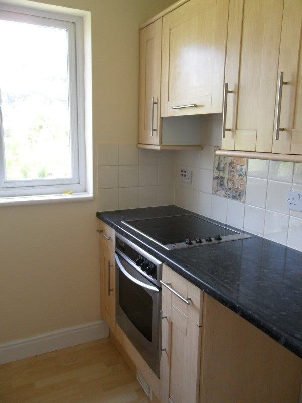 Flat Brunswick Gardens in Greater London