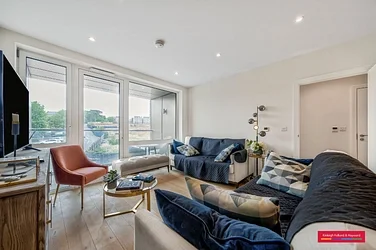 Flat Inglis Way in Greater London