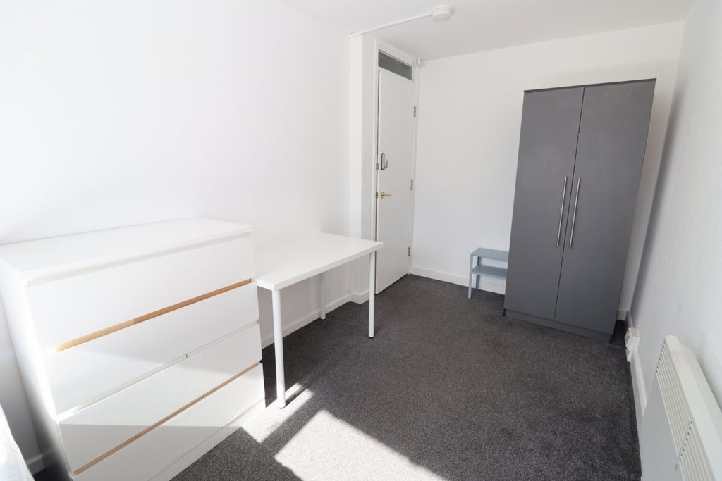 Room Globe Road in Greater London