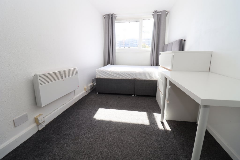 Room Globe Road in Greater London