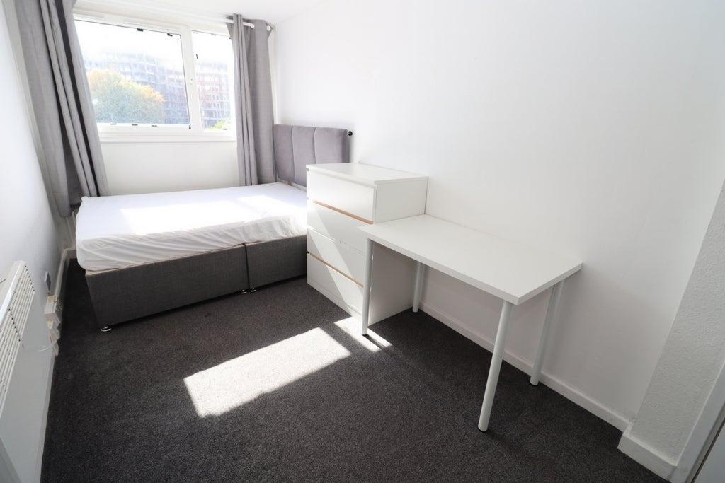 Room Globe Road in Greater London