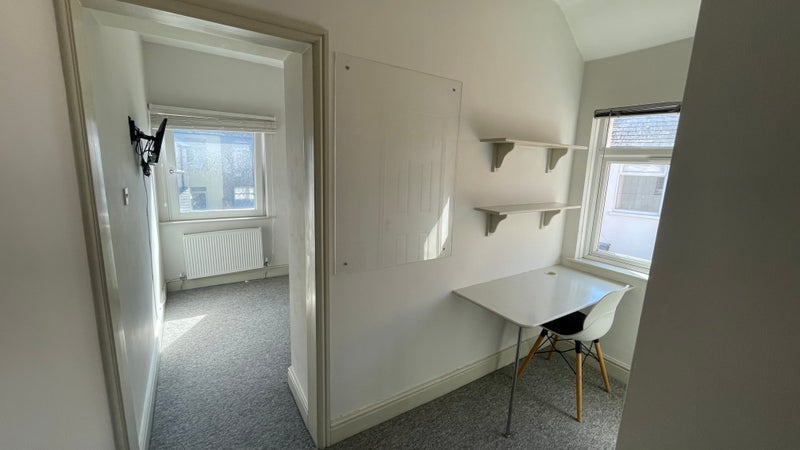 Room Kincraig Street in Cardiff
