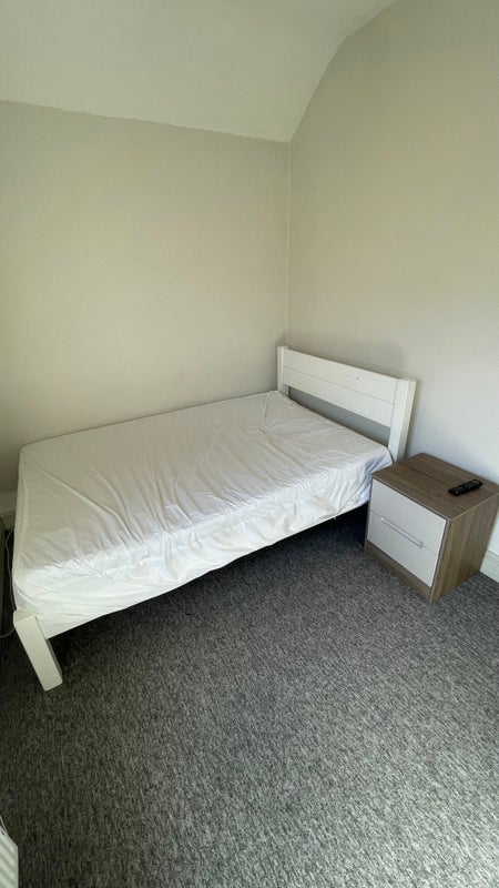 Room Kincraig Street in Cardiff