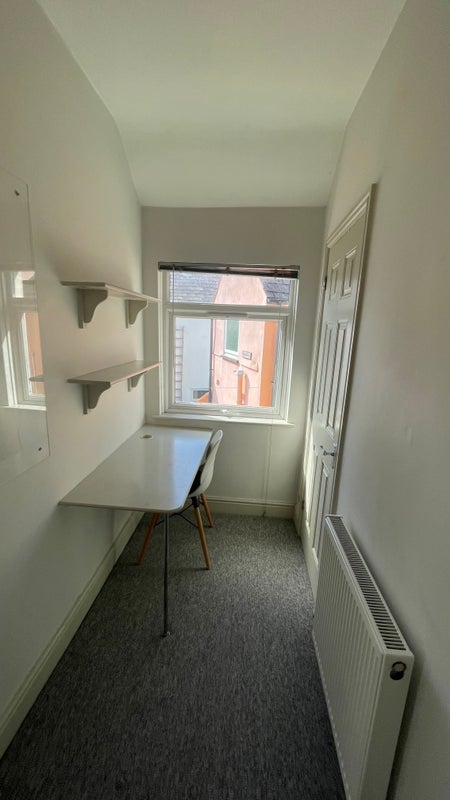 Room Kincraig Street in Cardiff