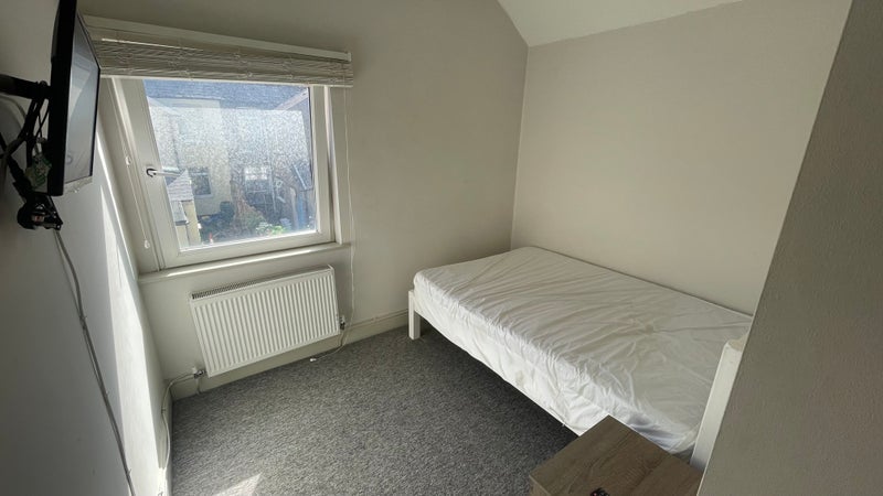 Room Kincraig Street in Cardiff