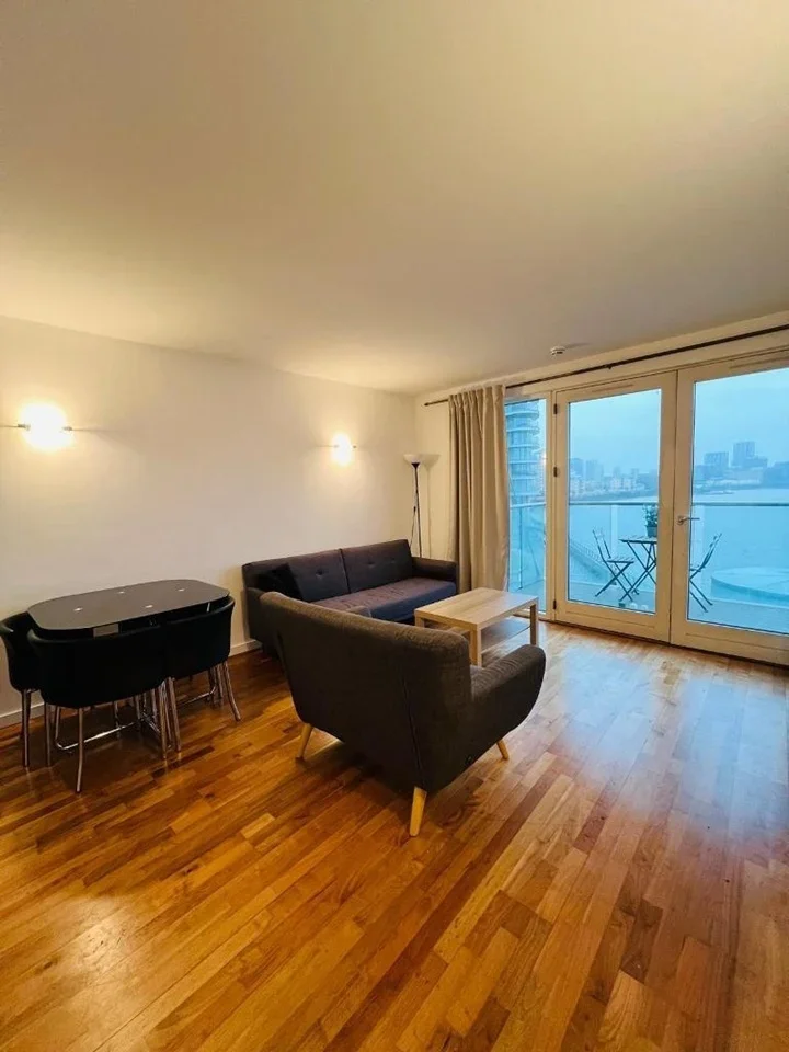 Flat Fairmont Avenue in Greater London