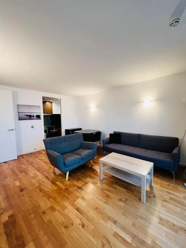 Flat Fairmont Avenue in Greater London