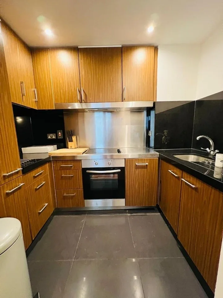 Flat Fairmont Avenue in Greater London
