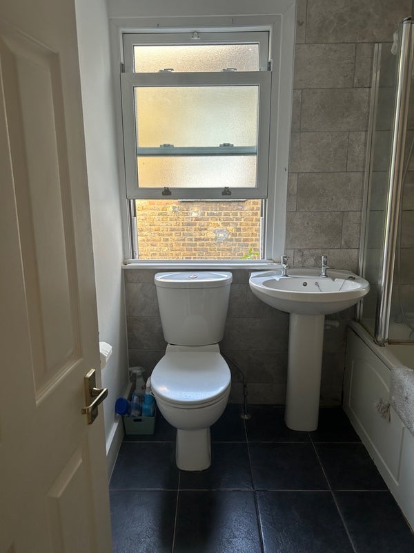 Room Battersea Rise in Greater London