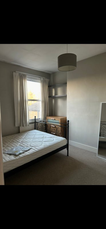 Room Battersea Rise in Greater London